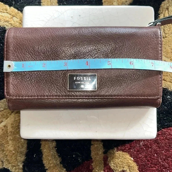 Fossil Women’s Dark Brown Leather Wallet 5 Slots for Cash, 12 Credit Cards - Picture 11 of 15